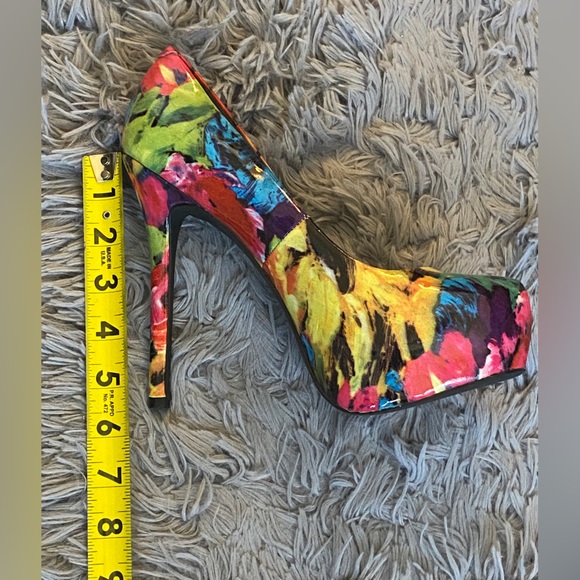 Steve Madden Nala multicolored floral hidden platform pumps. Size 7.5 - Picture 13 of 13